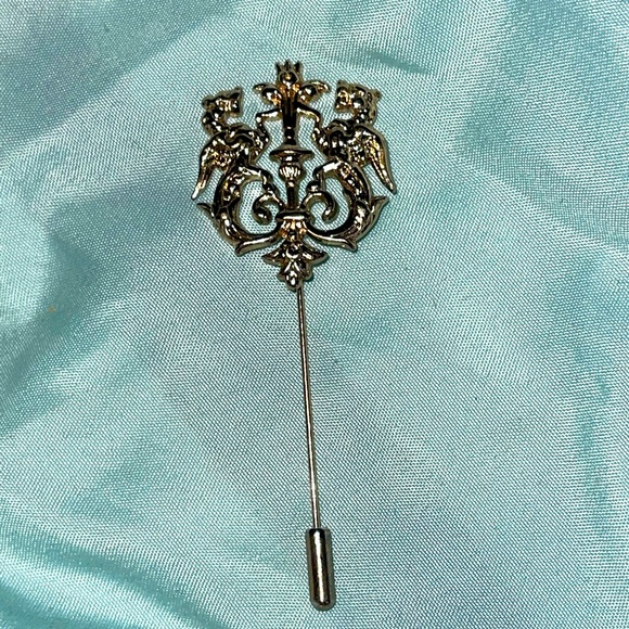 Vintage Art of the Gentleman Royal Crest Pin - Picture 1 of 4